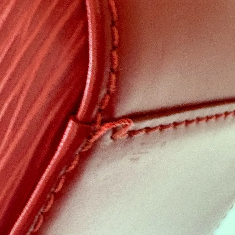 Louis Vuitton Red Leather Epi Jasmine Pre Loved - Picture 5 of 6